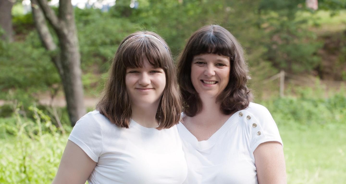 Bentley University alumna Susan Brown and her daughter Thumbnail